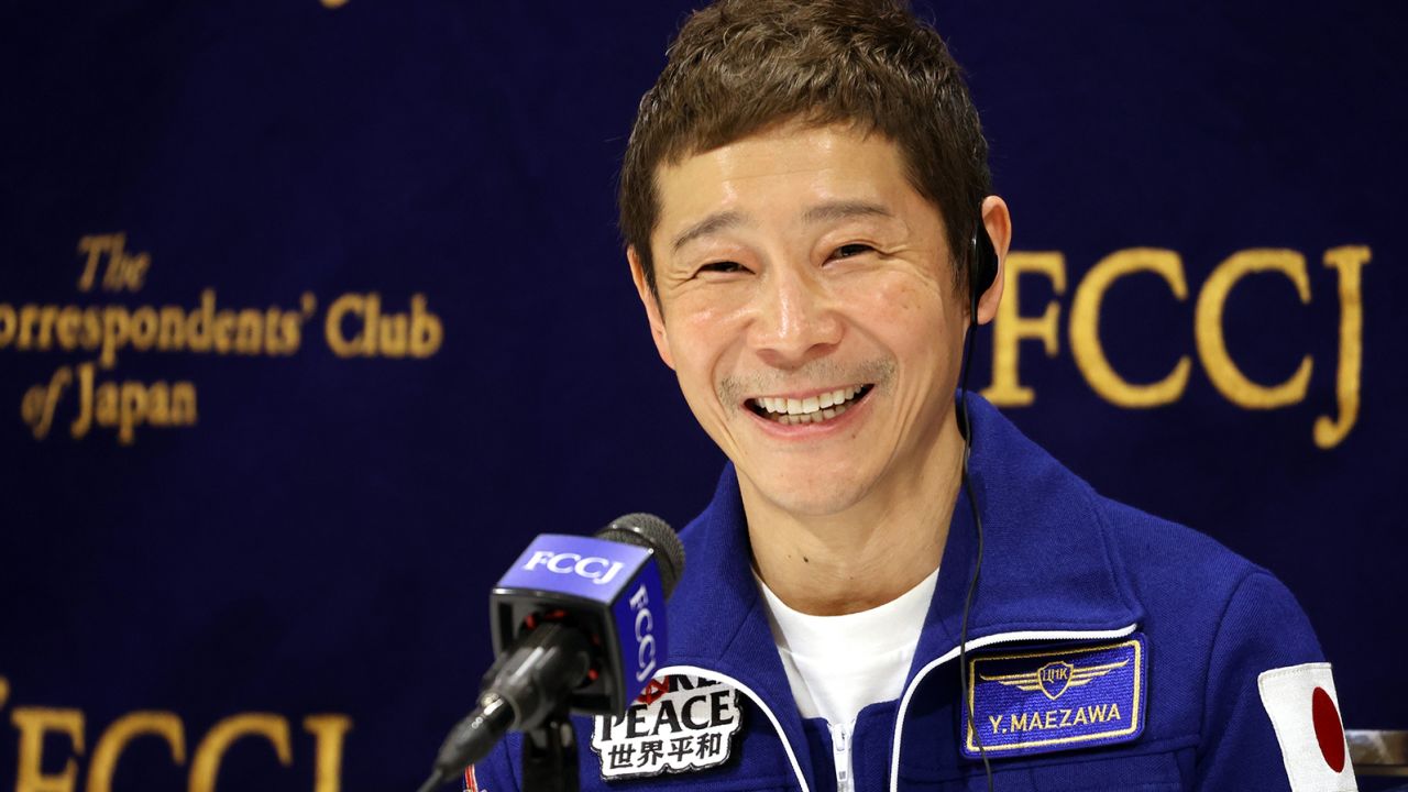 Ông trùm thời trang Nhật Bản Yusaku Maezawa đã chọn 8 hành khách sẽ cùng ông tham gia chuyến du hành quanh mặt trăng trên tàu vũ trụ SpaceX Starship. Ảnh: TTXVN