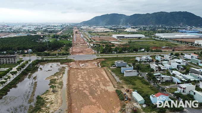 Quản lý quỹ đất, sử dụng đất, tiến độ thực hiện dự án đầu tư....là những nội dung thực hiện trể hạn theo yêu cầu nhiệm vụ. Trong ảnh: Dự án triển khai tại địa bàn quận Liên Chiểu. Ảnh; NGỌC PHÚ