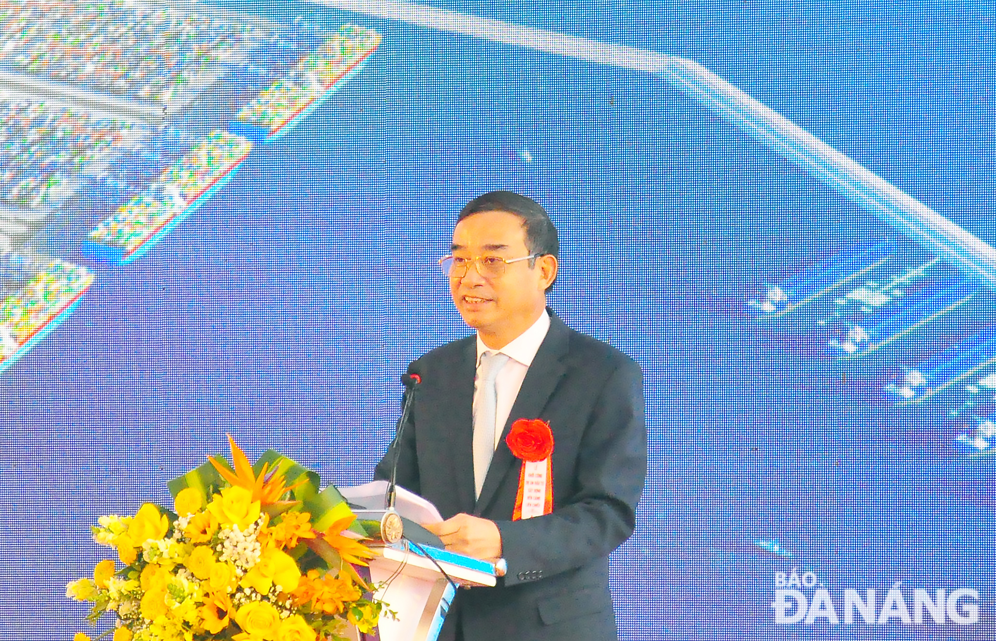 Chủ tịch UBND thành phố Lê Trung Chinh, phát biểu tại buổi lễ. Ảnh: THÀNH LÂN
