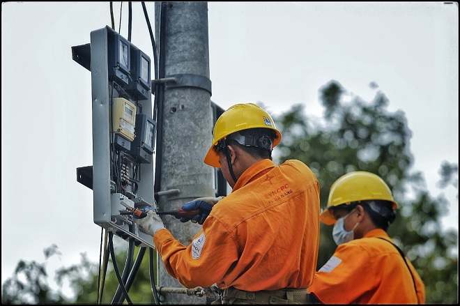 Chỉnh trang hệ thống công tơ tại đường Bình Kỳ, TP. Đà Nẵng.