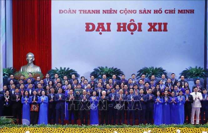 Tổng Bí thư Nguyễn Phú Trọng cùng các đồng chí lãnh đạo Đảng, Nhà nước chụp ảnh lưu niệm với Đoàn Chủ tịch và các trưởng đoàn đại biểu dự đại hội. Ảnh: Lâm Khánh/TTXVN