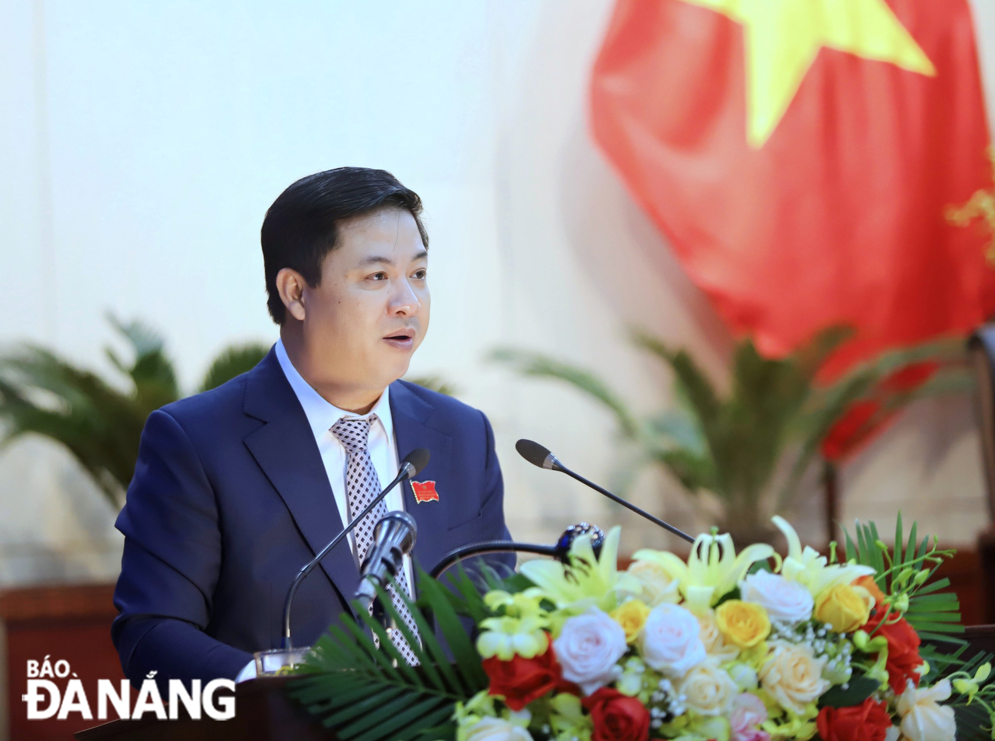 Chủ tịch HĐND thành phố Lương Nguyễn Minh Triết phát biểu bế mạc kỳ họp. Ảnh NGỌC PHÚ