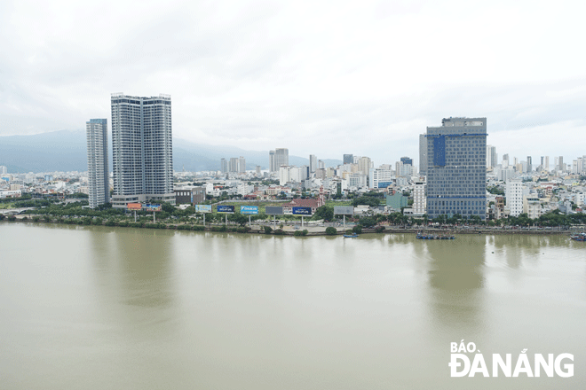 Hiện trạng phân khu ven sông Hàn và bờ đông sẽ được điều chỉnh tăng quy mô dân số sau quy hoạch. Ảnh: HOÀNG HIỆP