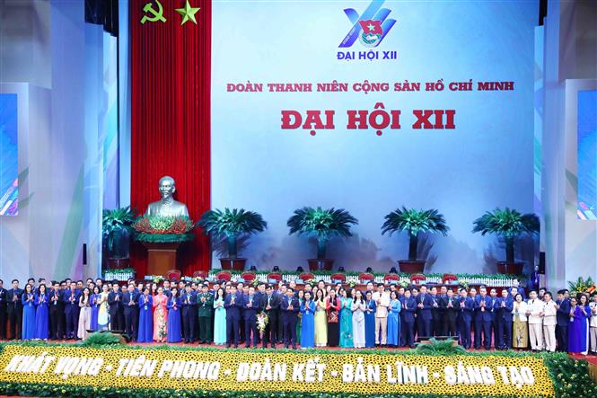 Ban Chấp hành Trung ương Đoàn khóa XII ra mắt đại hội. Ảnh: Minh Đức - TTXVN