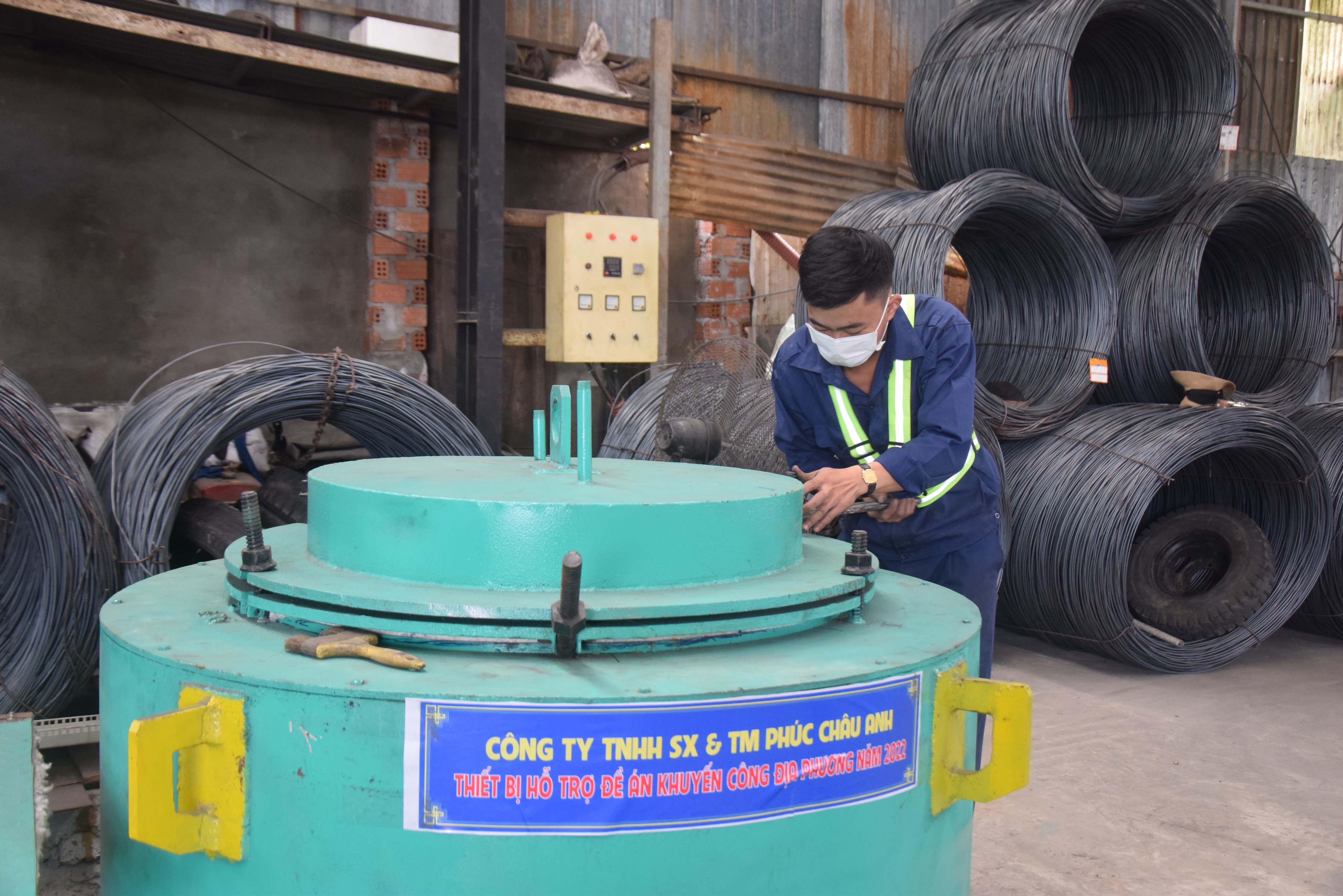 The performance of Phuc Chau Anh Trading and Production Co., Ltd has increased 3 times since the operation of new modern machinery and equipment. Photo: QUYNH TRANG