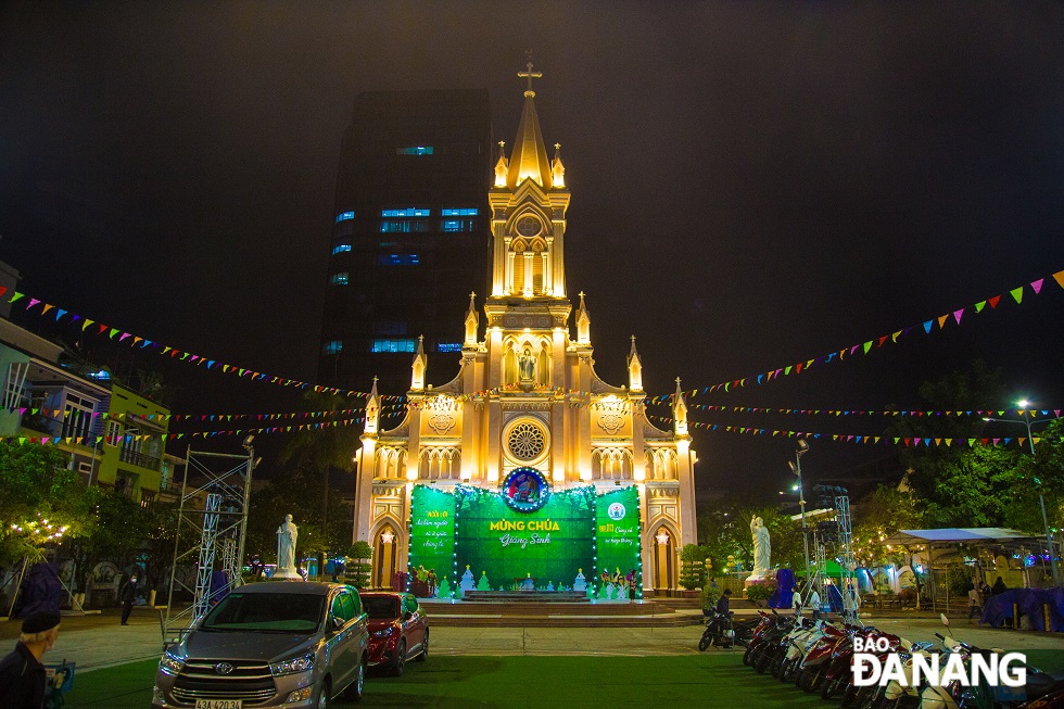 Nhà thờ Con Gà được trang hoàng lộng lẫy đón Giáng sinh 2023.