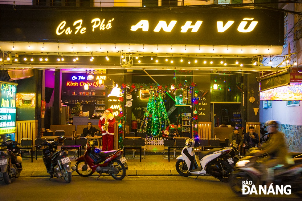 Da Nang is filled with joyful and bustling Christmas atmosphere around every corner