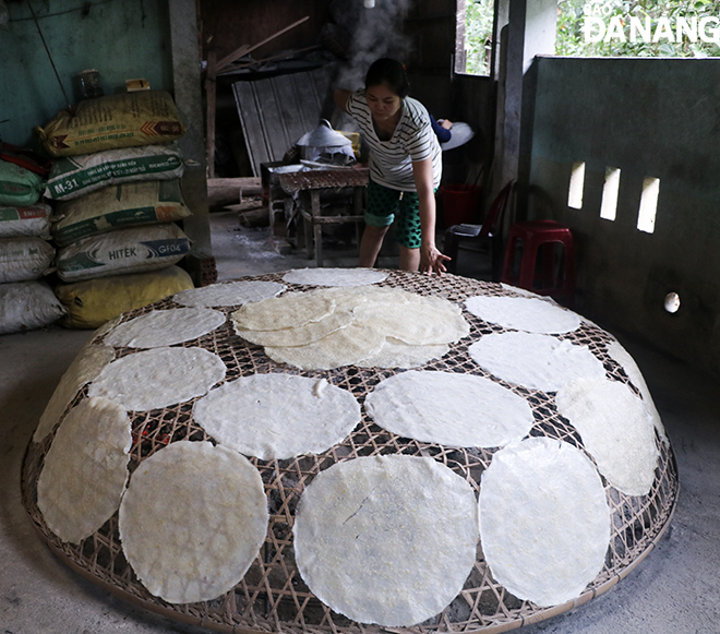 The Tuy Loan rice paper making craft of Mrs. Phong's family has been passed on to family members