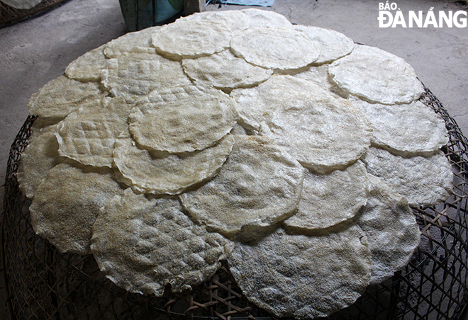 Tuy Loan rice papers are famous for unique making process.