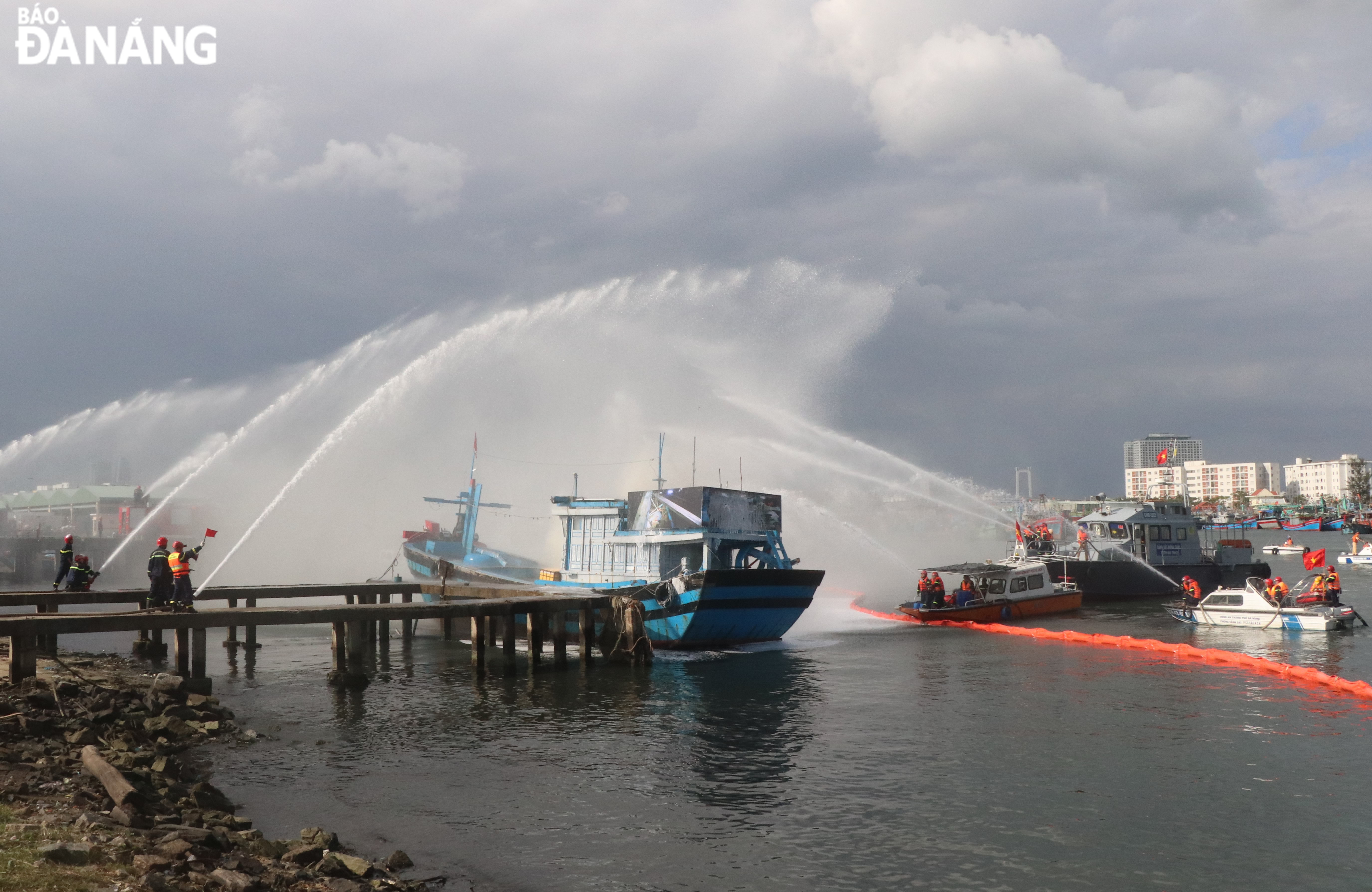 The fire prevention and fighting and rescue police forces sprayed water and foam to extinguish the fire from the ship in distress. Photo: LE HUNG 