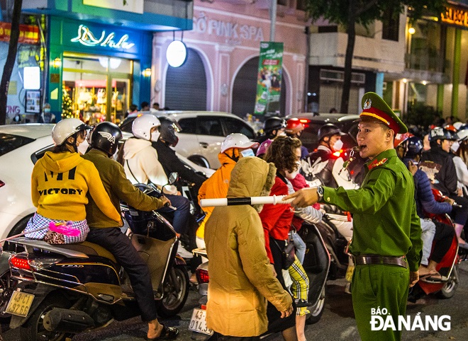 Functional forces were on duty on main street to ensure traffic safety and order.