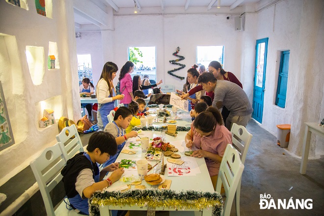 The programme brings something new to this year's Christmas season with many creative and unique wooden decoration activities.