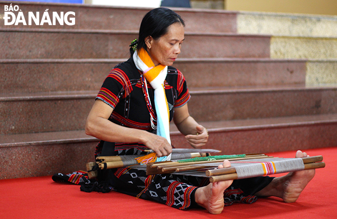 Each brocade product has its own culture and undergoes many stages that require meticulousness and skill from the weavers