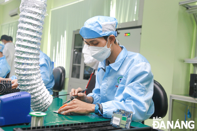 In 2022, Da Nang enjoyed a rapid economic recovery from the COVID-19 crisis. Picture is taken at the Trung Nam Electronics Manufacturing Services (Trungnam EMS) located in the Da Nang Hi-Tech Park. Photo: MAI QUE