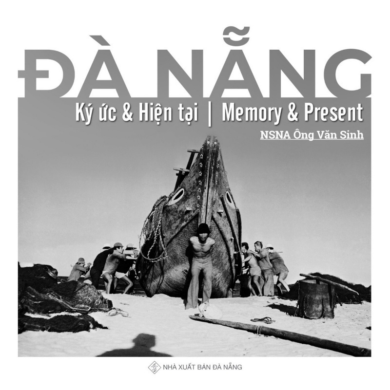 The ‘Da Nang's Memory and Present’ photo book by photographer Ong Van Sinh (Photo: Internet)