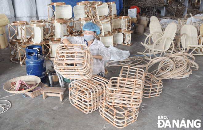 Many cooperatives in Da Nang have restored their production activities and showed positive signs of recovery from the COVID-19 crisis. Picture is taken at the An Khe Bamboo and Rattan Cooperative. Photo: HOANG HIEP