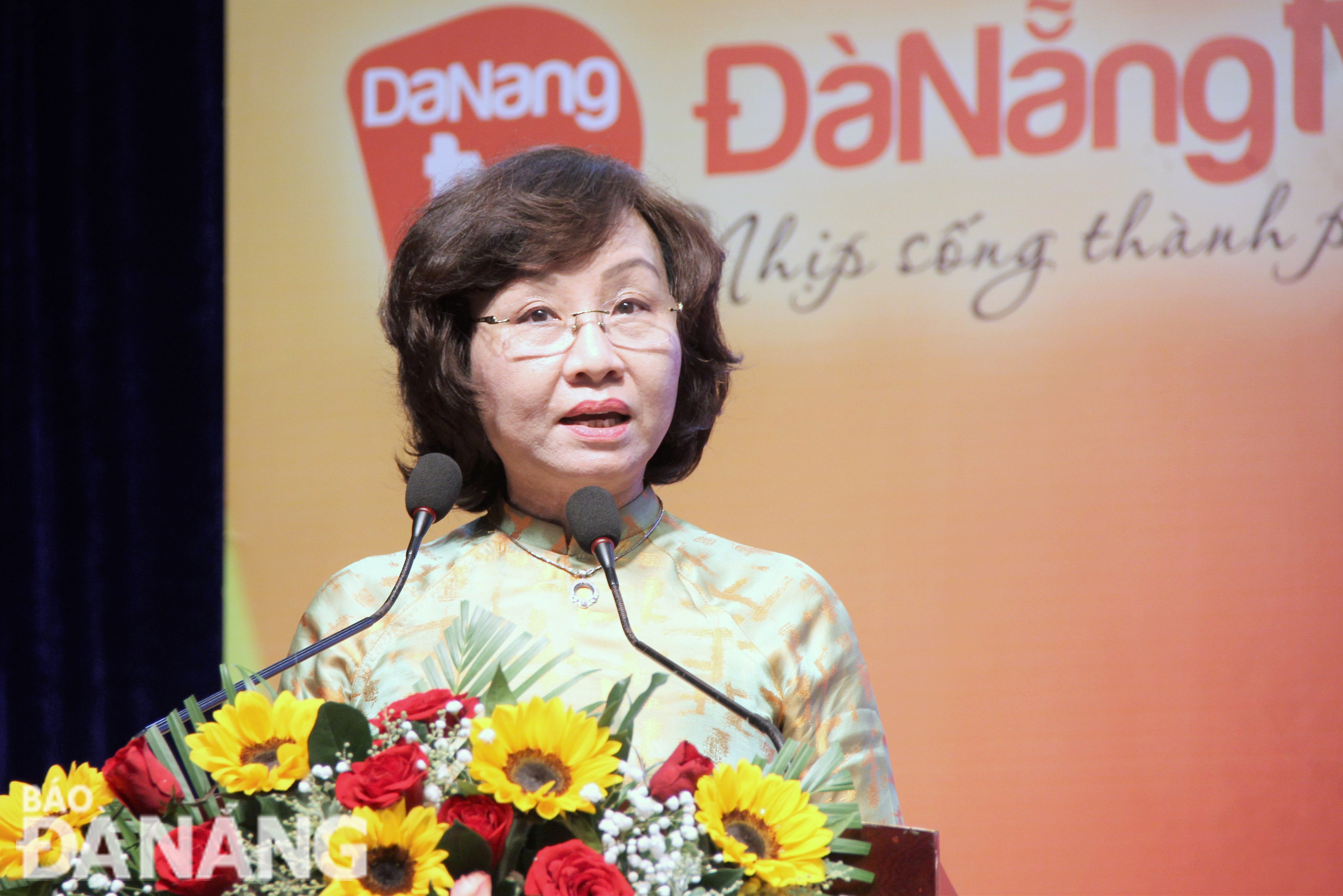 Municipal People's Committee Vice Chairwoman Ngo Thi Kim Yen speaking at the event