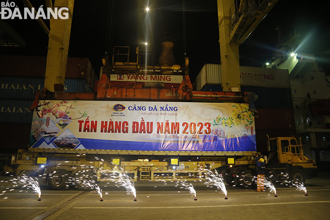 Cảng Đà Nẵng đón tấn hàng đầu năm mới 2023