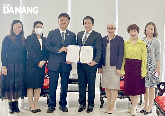 Tân Tổng lãnh sự Hàn Quốc tại Đà Nẵng trao giấy chấp nhận lãnh sự