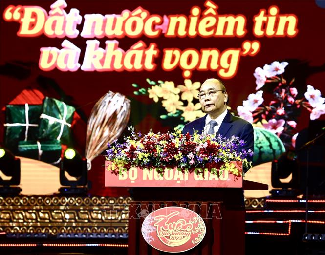 Chủ tịch nước Nguyễn Xuân Phúc dự chương trình nghệ thuật 'Xuân Quê hương 2023'