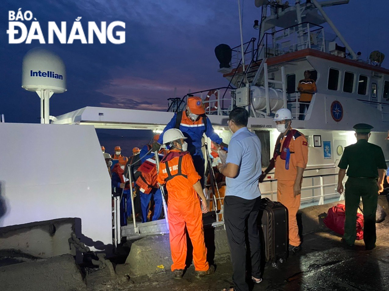 Vùng 3 Hải quân tổ chức tìm kiếm, cứu nạn tàu cá QNa 91559