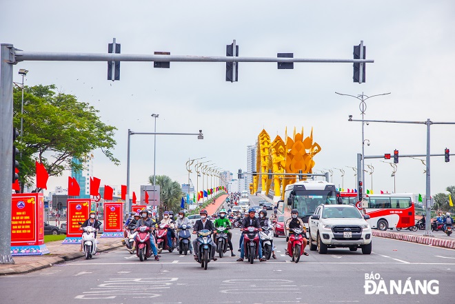 Da Nang streets are brightly decorated for New Year celebration