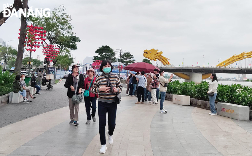 A public park near the Dragon Bridge area where many fun and entertainment activities took place was a can't-miss place for tourists.