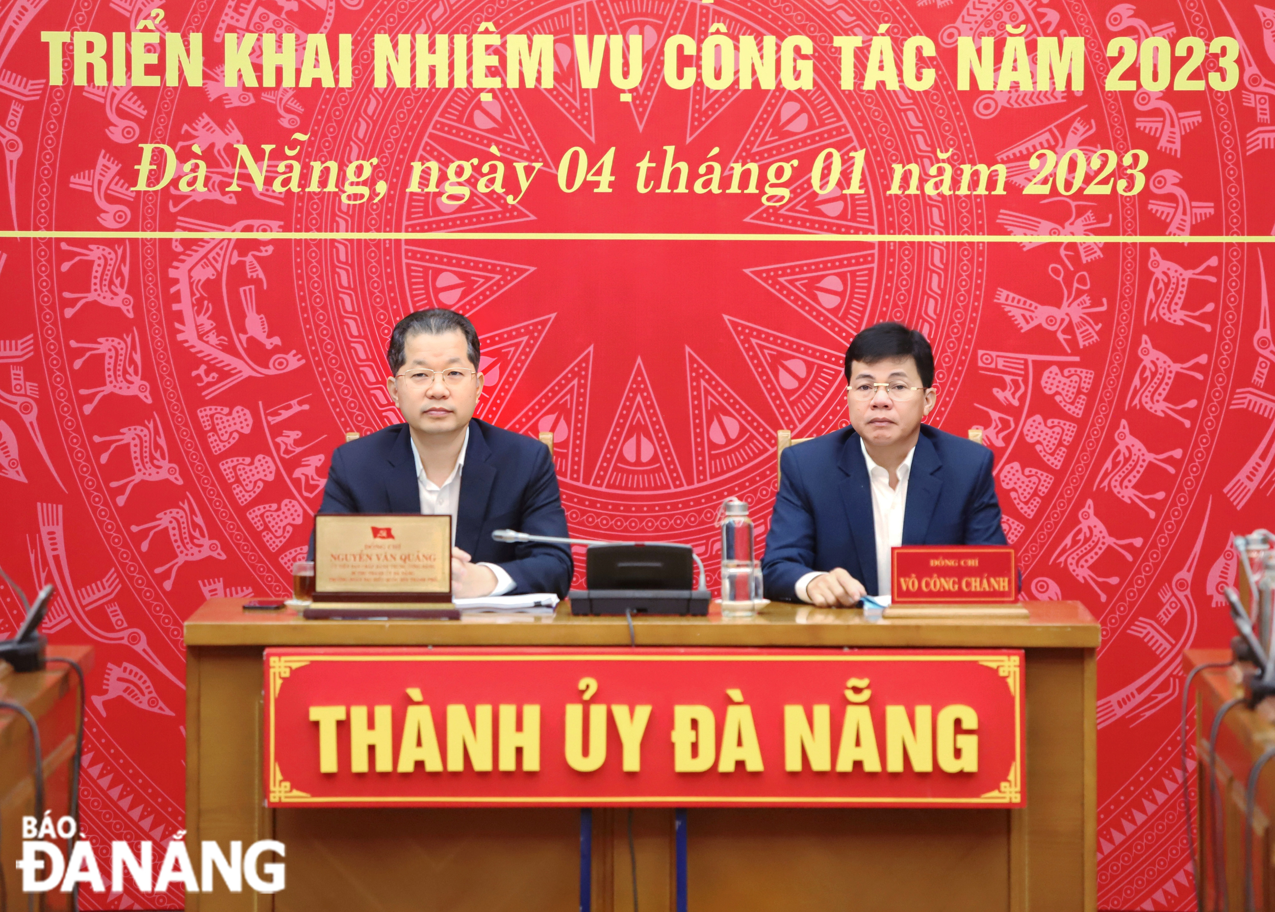 Bí thư Thành ủy Nguyễn Văn Quảng (bên trái) và Trưởng ban Nội chính Thành ủy Võ Công Chánh đồng chủ trì tại điểm cầu Đà Nẵng. Ảnh: NGỌC PHÚ