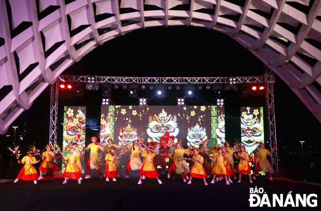 A dance performance entitled ‘Happy springtime’ by children of the gifted art class at an arts program to welcome in New Year 2023 which took place at the APEC Sculpture Garden on January 1. Photo: X.D