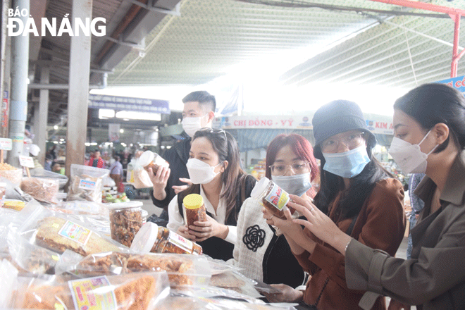 Visitors are seen buying dried food at the Con Market