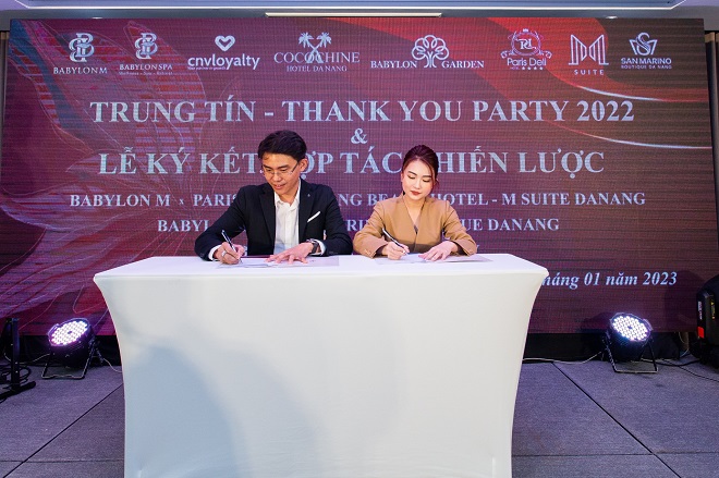 Bà Trần Mai Anh –  COO Babylon M ký kết hợp tác với CNV Loyalty.