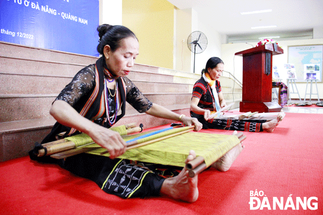 Co Tu artisans demonstrate on-site traditional brocade weaving skills at the Museum of Da Nang. Photo: X.D