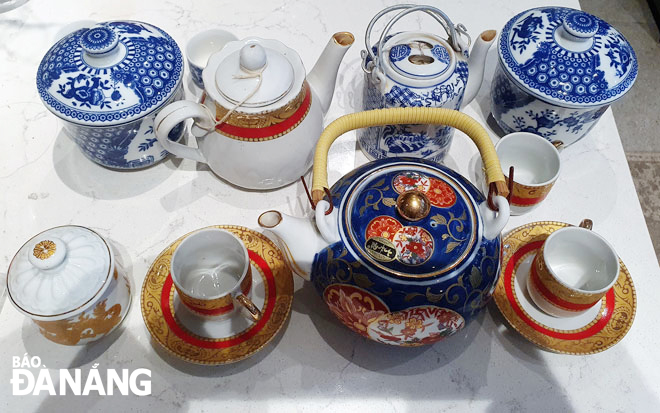 To avoid lead poisoning, you should avoid buying crockery, and porcelain having many patterns and colours. Photo: V.T.L