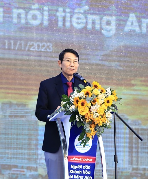Ông Đinh Văn Thiệu - Tỉnh ủy viên, Phó Chủ tịch UBND tỉnh, Trưởng ban Chỉ đạo chương trình “Người dân Khánh Hòa nói tiếng Anh” phát biểu chỉ đạo tại lễ phát động.