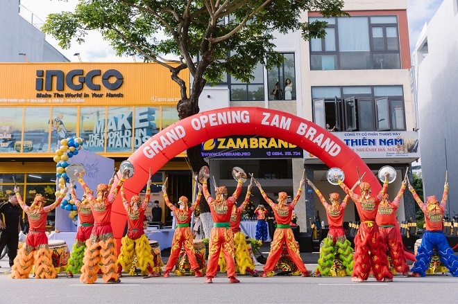 Tiết mục múa lân mở đầu cho sự kiện ra mắt thương hiệu ZAM brand.