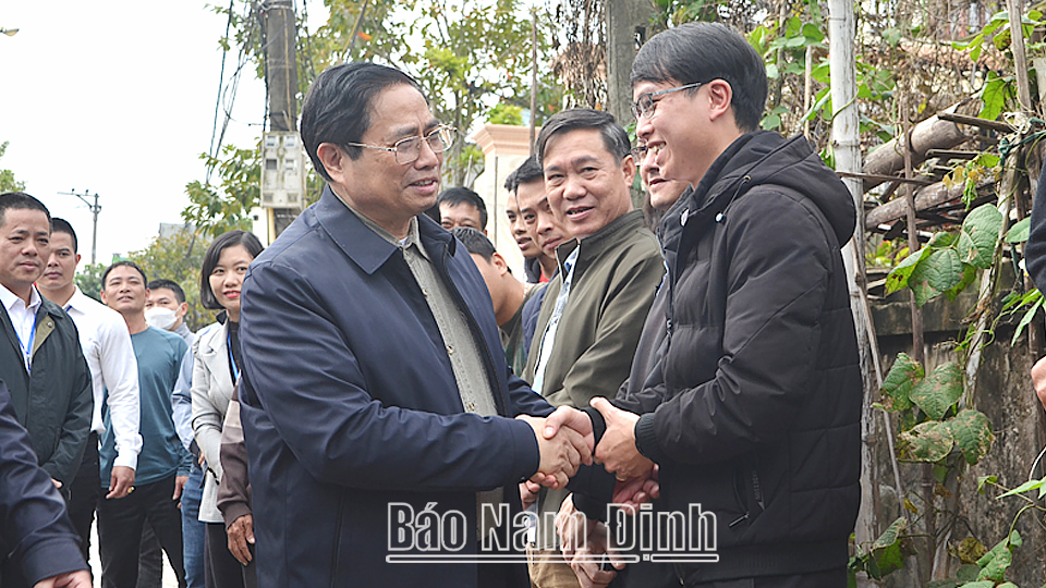 Thủ tướng Chính phủ Phạm Minh Chính ân cần thăm hỏi, chúc Tết người dân xã Nam Vân (thành phố Nam Định).