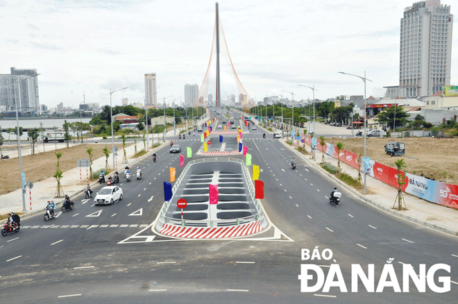 Công trình cải tạo cụm nút giao thông phía tây cầu Trần Thị Lý (quận Hải Châu) được khánh thành, đưa vào sử dụng trong năm 2022 góp phần thúc đẩy phát triển kinh tế - xã hội thành phố.Ảnh: THÀNH LÂN