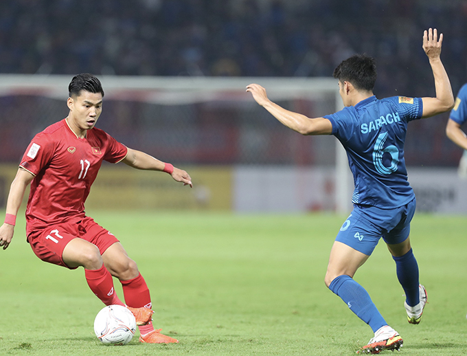 Đội tuyển Việt Nam (áo đỏ) để thua 0-1 trước Thái Lan ở trận chung kết lượt về và chấp nhận giành ngôi á quân AFF Cup 2022. Ảnh: Bongdaplus