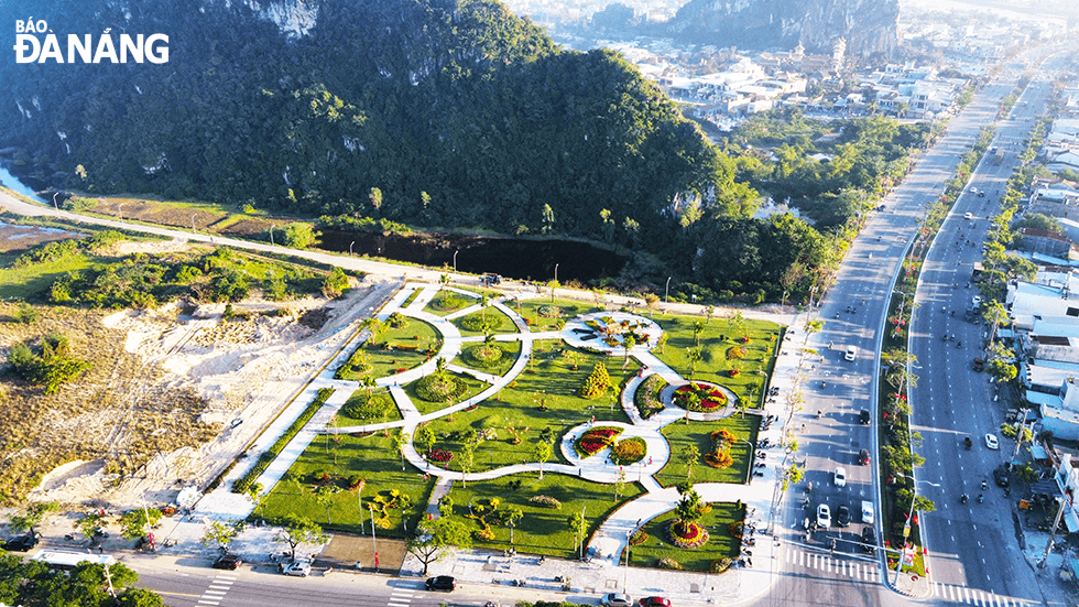 The 0.9 ha spring flower garden is located in the northern side of Thuy Son (Water Mountain). Photo: XUAN SON