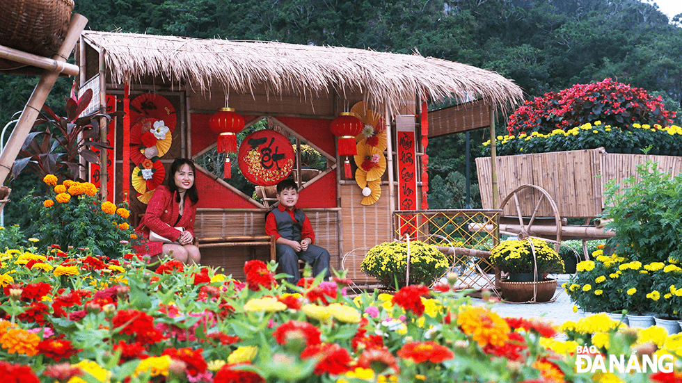 The garden features diverse miniature landscapes,suitable for the atmosphere of Tet. Photo: THU DUYEN