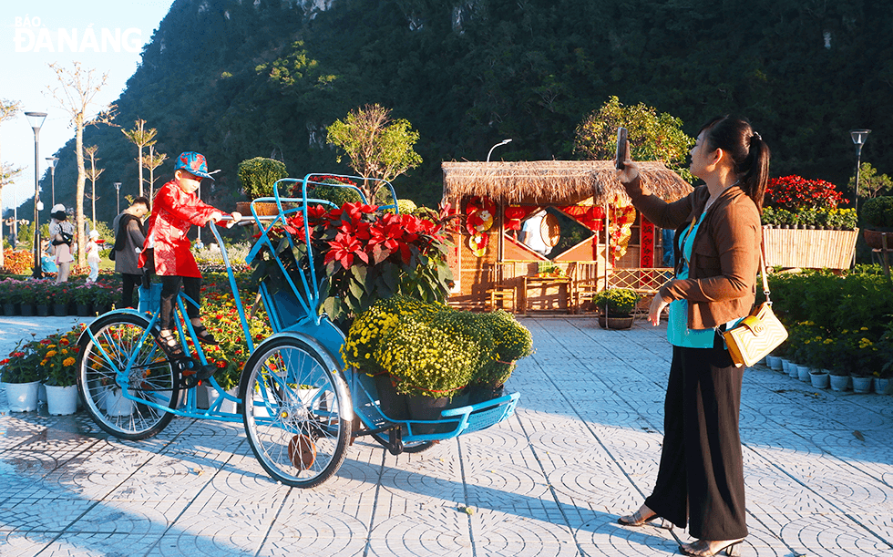 Children get dresssed in Tet costumes and posed photos with miniature landscapes in the garden. Photo: THU DUYEN