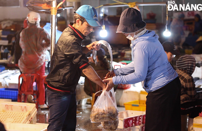The trading activities at the fish market this year is less bustling than previous years. Photo: QC