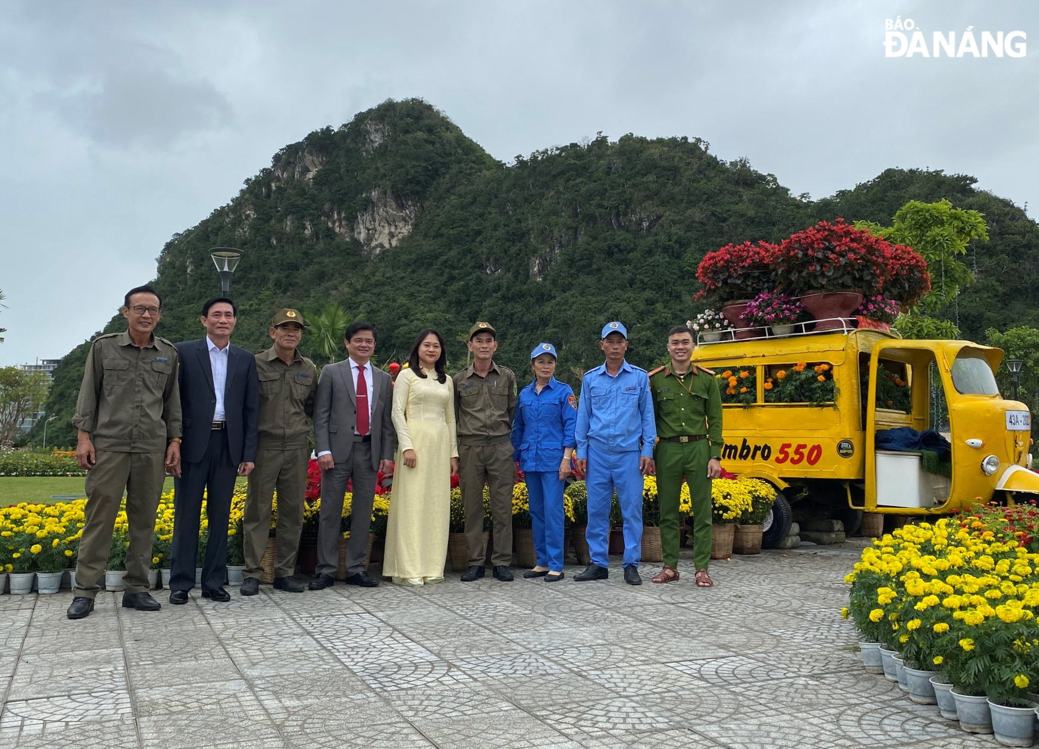 Leaders of Ngu Hanh Son District pay a joint visit and extend Tet wishes to patrol force 8394