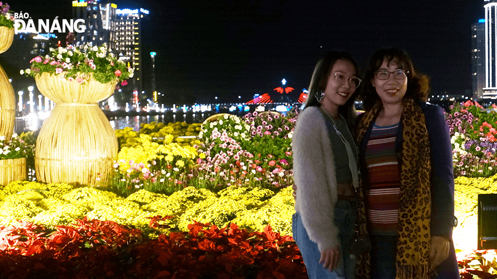 People hope for a peaceful and lucky lunar new year. Photo: THU DUYEN