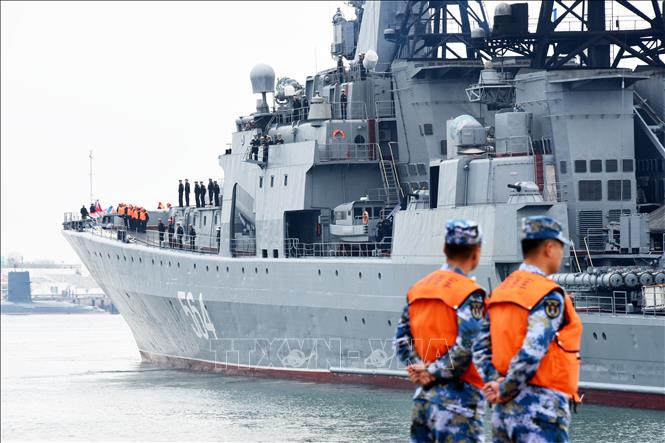 Một tàu của hải quân Nga tới Thanh Đảo, tỉnh Sơn Đông (Trung Quốc) tham gia cuộc tập trận chung 