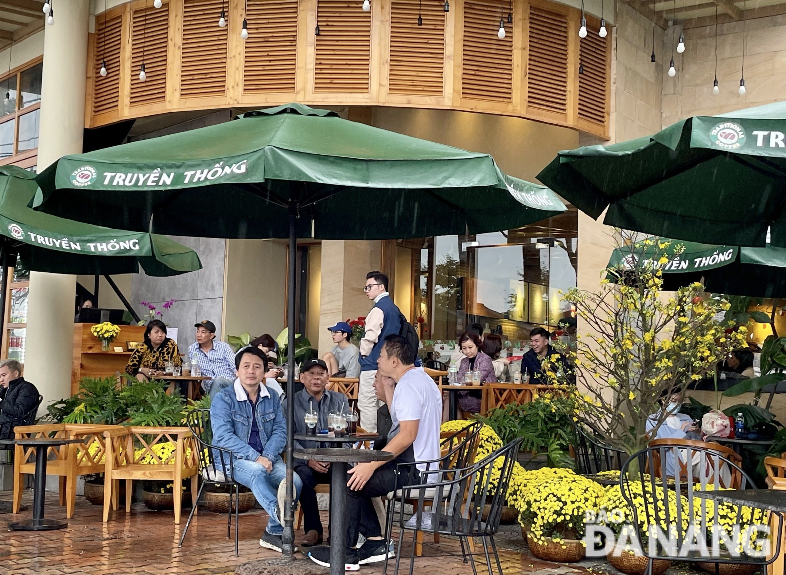 Locals and tourists enjoy the bustling street at the Traditional Coffee Shop at the corner of Tran Quoc Toan and Bach Dang streets. Photo: T.PHUONG