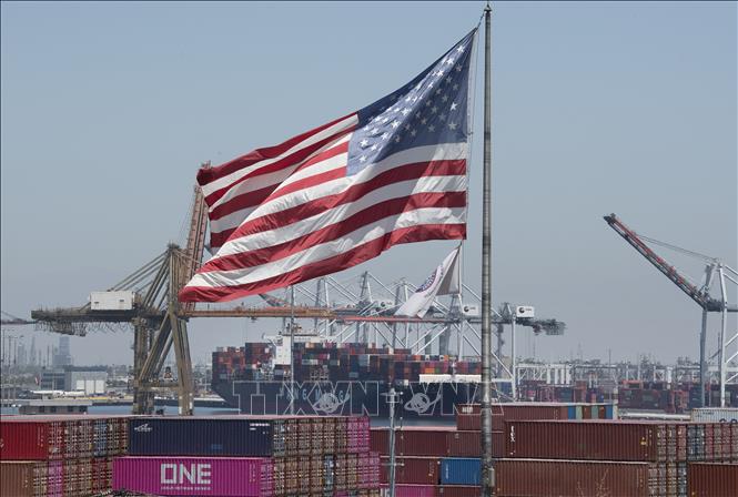 Cảng hàng hóa Long Beach ở California, Mỹ. Ảnh: AFP/TTXVN