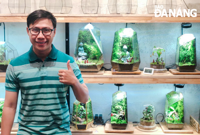 Những bể terrarium giúp anh Nguyễn Mai Hạ dưỡng thần để cân bằng cảm xúc trong cuộc sống cũng như công việc. Ảnh: T.V