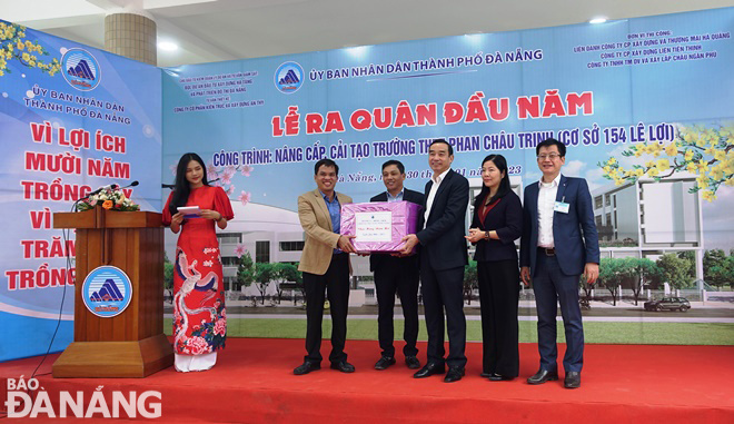 Municipal People’s Committee Chairman Le Trung Chinh attended a ceremony at the Phan Chau Trinh Senior High School upgrade project at 154 Le Loi Street on Monday.