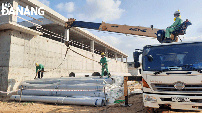 Công ty CP Kỹ thuật SEEN tập trung thi công công trình Trạm xử lý nước thải Hòa Xuân (giai đoạn 3) ngay đầu xuân Quý Mão. Ảnh: HOÀNG HIỆP	